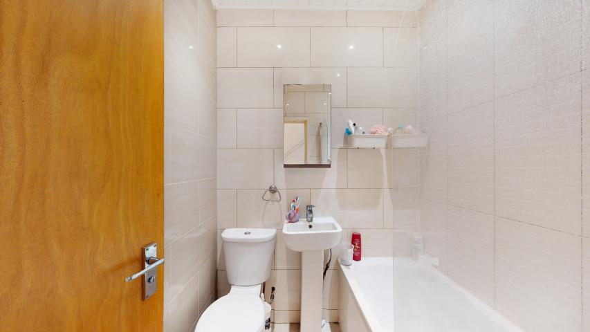 			3 Bedroom, 2 bath, 1 reception Flat			 Blenheim Gardens, Willesden Green